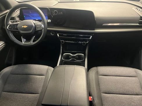 Used 2025 Chevrolet Traverse LT FWD image 15