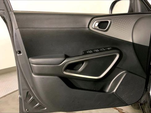 Certified 2025 Kia Soul LX w/ LX Technology Package FWD image 24