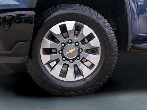 Used 2025 Chevrolet Silverado 2500 Custom w/ Custom Convenience Package image 4