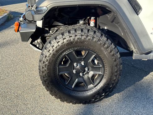 Used 2021 Jeep Gladiator Mojave w/ Trailer Tow Package image 10