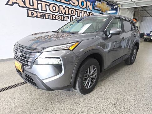 Used 2026 Nissan Rogue SV AWD/4WD image 1