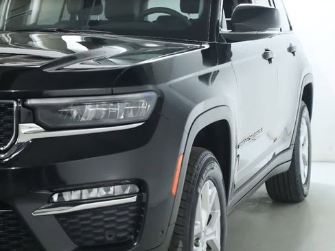 Used 2023 Jeep Grand Cherokee Limited w/ Luxury Tech Group II image 4