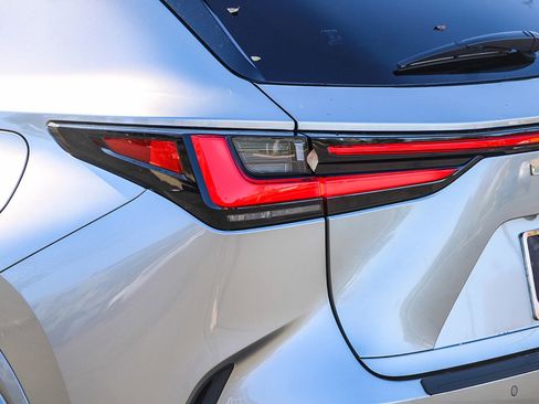 Used 2025 Lexus NX 450h+ F Sport image 11