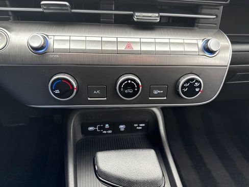 Certified 2025 Hyundai Kona SE image 31