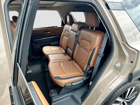 Used 2024 Nissan Pathfinder Platinum w/ Cargo Package AWD/4WD image 26
