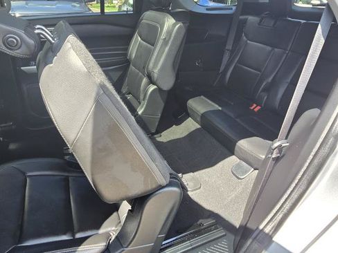 Used 2020 Ford Explorer XLT w/ Equipment Group 202A AWD/4WD image 27