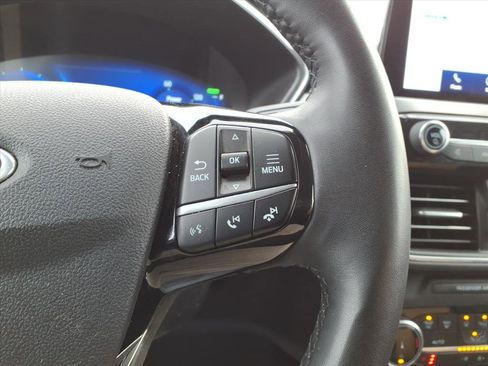 Certified 2022 Ford Escape Titanium image 17