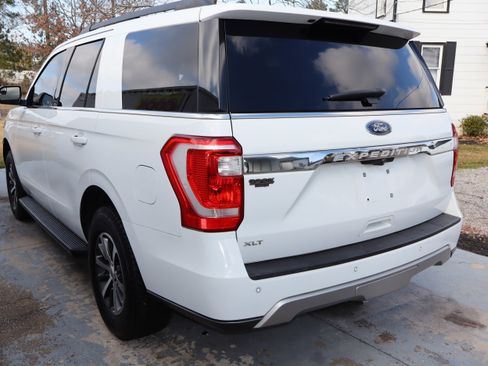 Used 2018 Ford Expedition XLT image 7