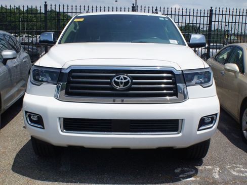 Used 2018 Toyota Sequoia Limited w/ Safety & Convenience Package AWD/4WD image 2