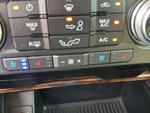 Used 2020 Ford F150 Lariat w/ Equipment Group 502A Luxury AWD/4WD image 28