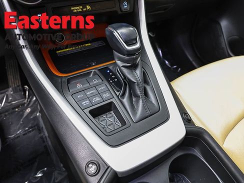 Used 2021 Toyota RAV4 LE image 13