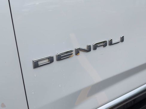 Used 2022 GMC Yukon XL Denali AWD/4WD image 34