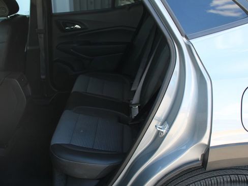 Used 2025 Chevrolet Trax LT w/ LT Convenience Package FWD image 30