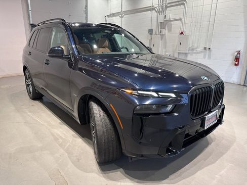 Used 2024 BMW X7 xDrive40i w/ M Sport Package image 3