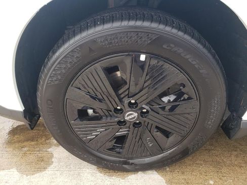 Used 2025 Nissan Murano SV image 42