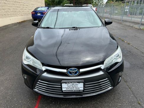 Used 2017 Toyota Camry LE FWD image 2