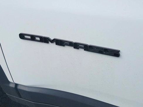Used 2025 Jeep Compass Trailhawk AWD/4WD image 7