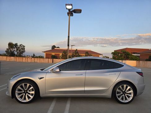 Used 2018 Tesla Model 3 Long Range RWD image 7