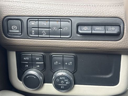 Used 2021 GMC Yukon Denali w/ Denali Premium Package image 18