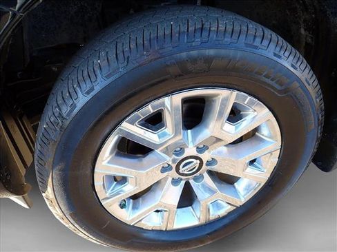 Used 2020 Nissan Titan SL w/ Moonroof Package image 7