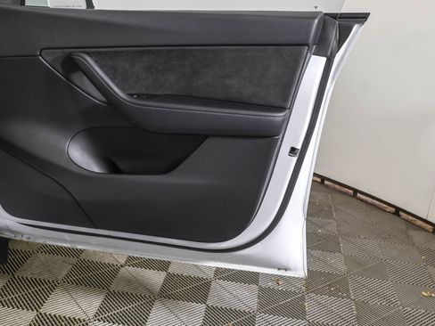 Used 2022 Tesla Model Y Long Range image 46