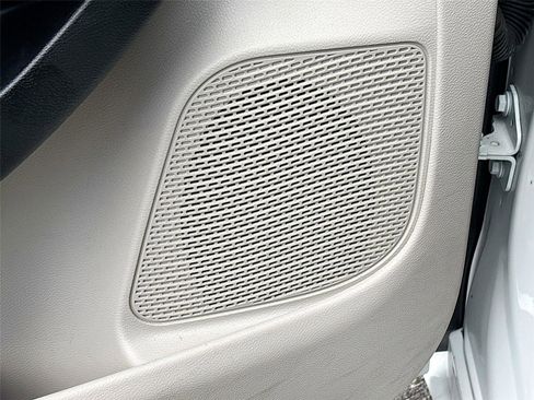 Used 2023 Chrysler Pacifica Touring-L FWD image 18