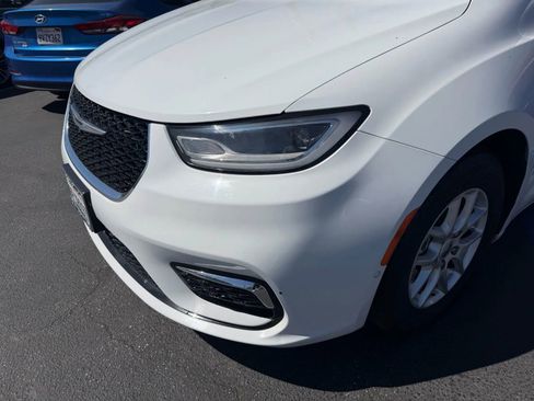 Used 2021 Chrysler Pacifica Touring-L w/ Premium & Safety Sphere Group FWD image 4