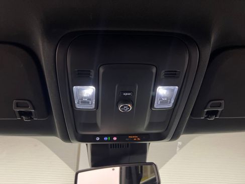 Used 2025 Chevrolet Suburban Z71 AWD/4WD image 63