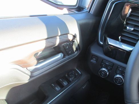 New 2026 GMC Sierra 1500 SLT w/ SLT Convenience Package image 16