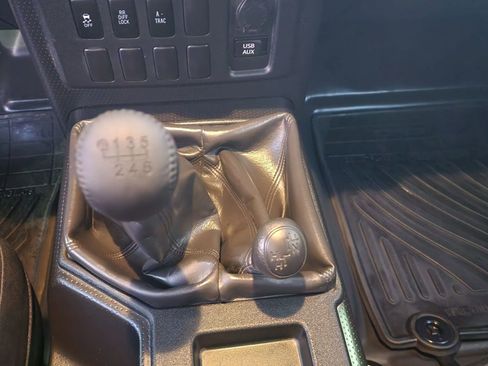 Used 2013 Toyota FJ Cruiser 4WD image 25