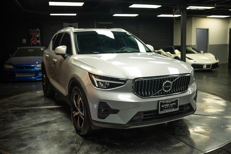 Used 2023 Volvo XC40 B5 Plus AWD/4WD image 5
