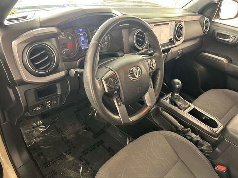 Used 2019 Toyota Tacoma TRD Off-Road w/ Technology Package AWD/4WD image 11