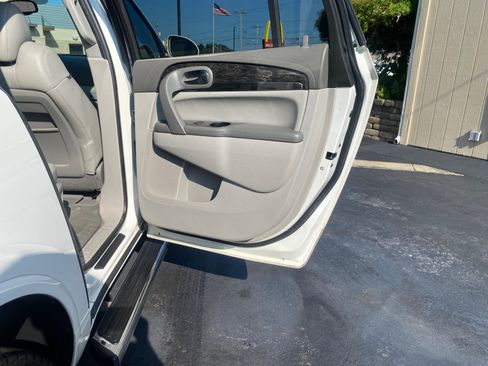 Used 2013 Buick Enclave Leather image 32