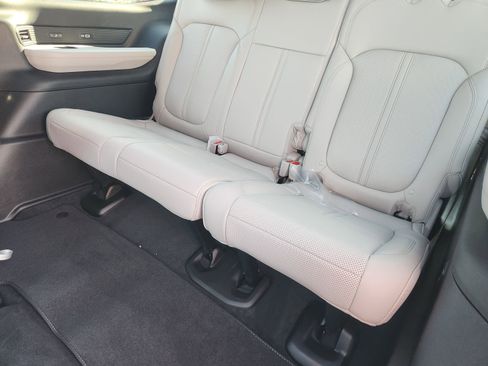 New 2026 Jeep Grand Wagoneer Limited AWD/4WD image 22