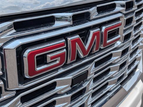 Used 2024 GMC Sierra 2500 Denali AWD/4WD image 5