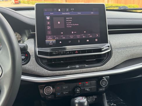 Used 2023 Jeep Compass Latitude image 20