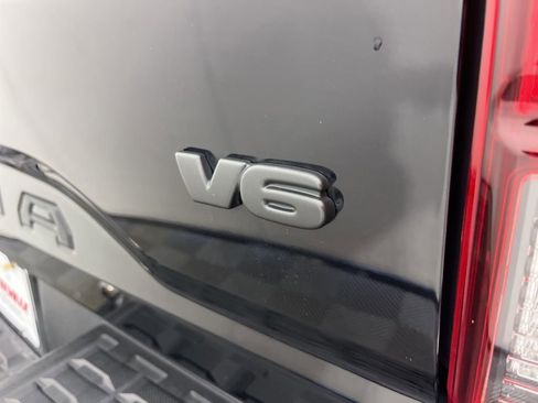 Used 2022 Toyota Tacoma SR5 image 11