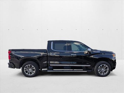 Used 2024 Chevrolet Silverado 1500 High Country w/ Technology Package image 4