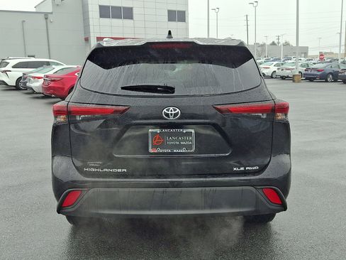Used 2025 Toyota Highlander XLE image 6