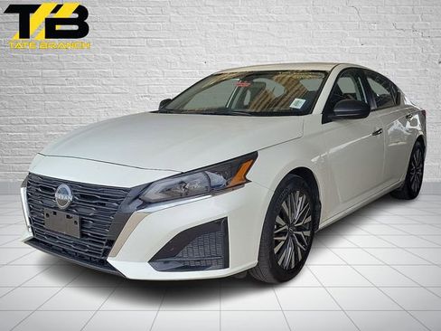 Used 2025 Nissan Altima 2.5 SV FWD image 1