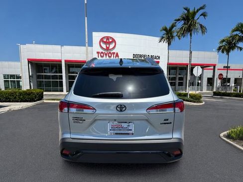Used 2024 Toyota Corolla Cross AWD Hybrid w/ Moonroof Package image 6