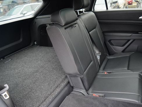 Used 2020 Volkswagen Atlas Cross Sport SE w/ Panoramic Sunroof Package image 32