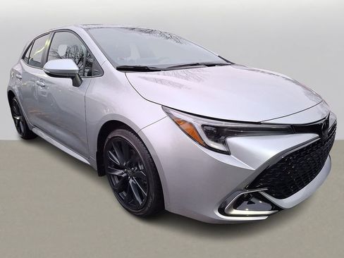 Used 2025 Toyota Corolla XSE image 3