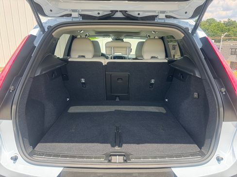 Certified 2025 Volvo XC40 B5 Ultra AWD/4WD image 15