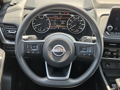 Used 2024 Nissan Rogue SV FWD image 14