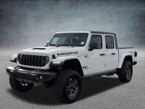 Used 2025 Jeep Gladiator Mojave w/ Convenience Group AWD/4WD image 8