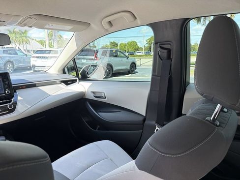 Used 2022 Toyota Corolla LE FWD image 11