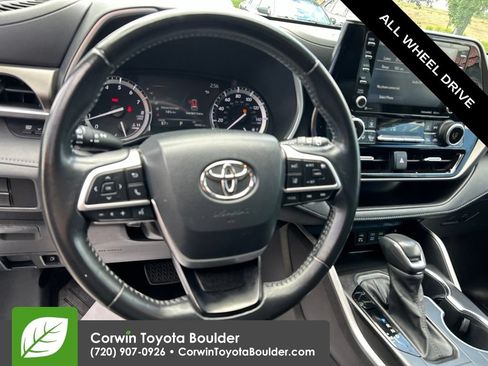 Used 2022 Toyota Highlander XLE AWD/4WD image 27
