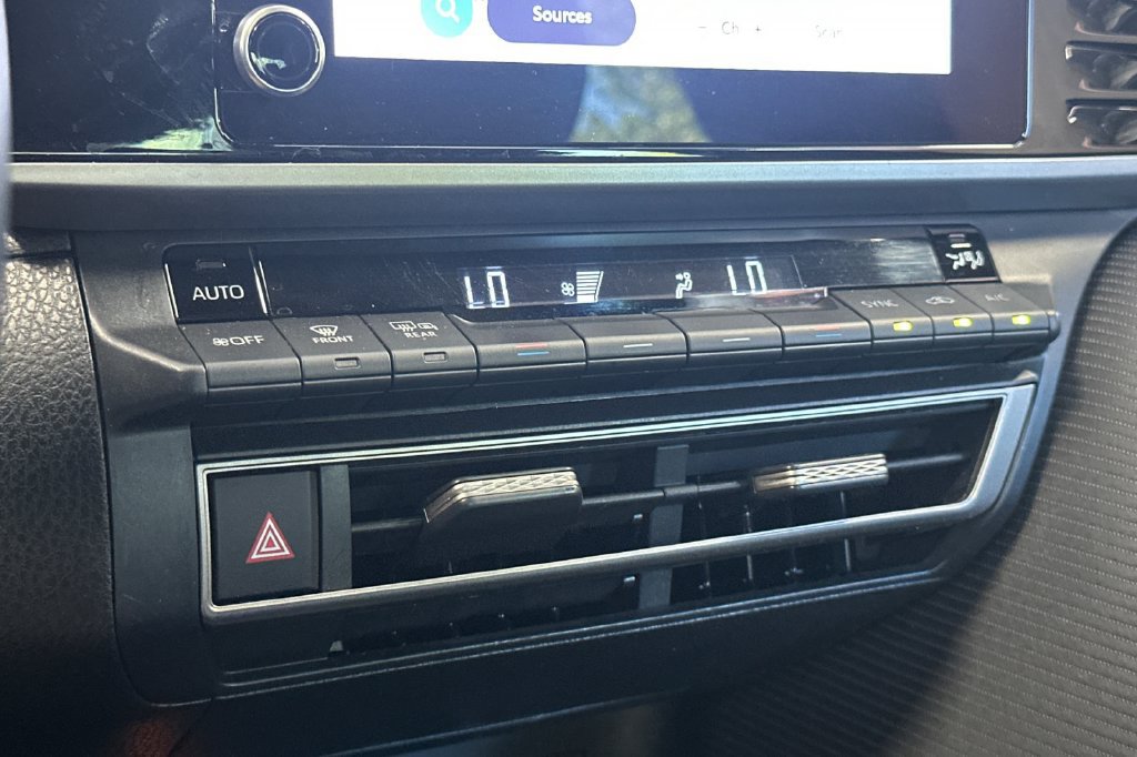 Used 2025 Toyota Camry SE FWD image 22