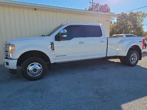 Used 2017 Ford F350 Platinum w/ Platinum Ultimate Package image 14